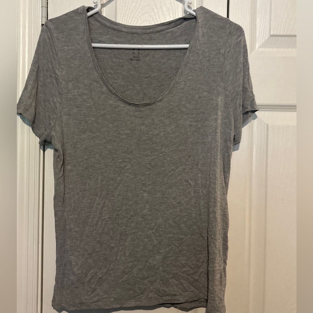 Classic Scoop Neck Women's Tee in Gray